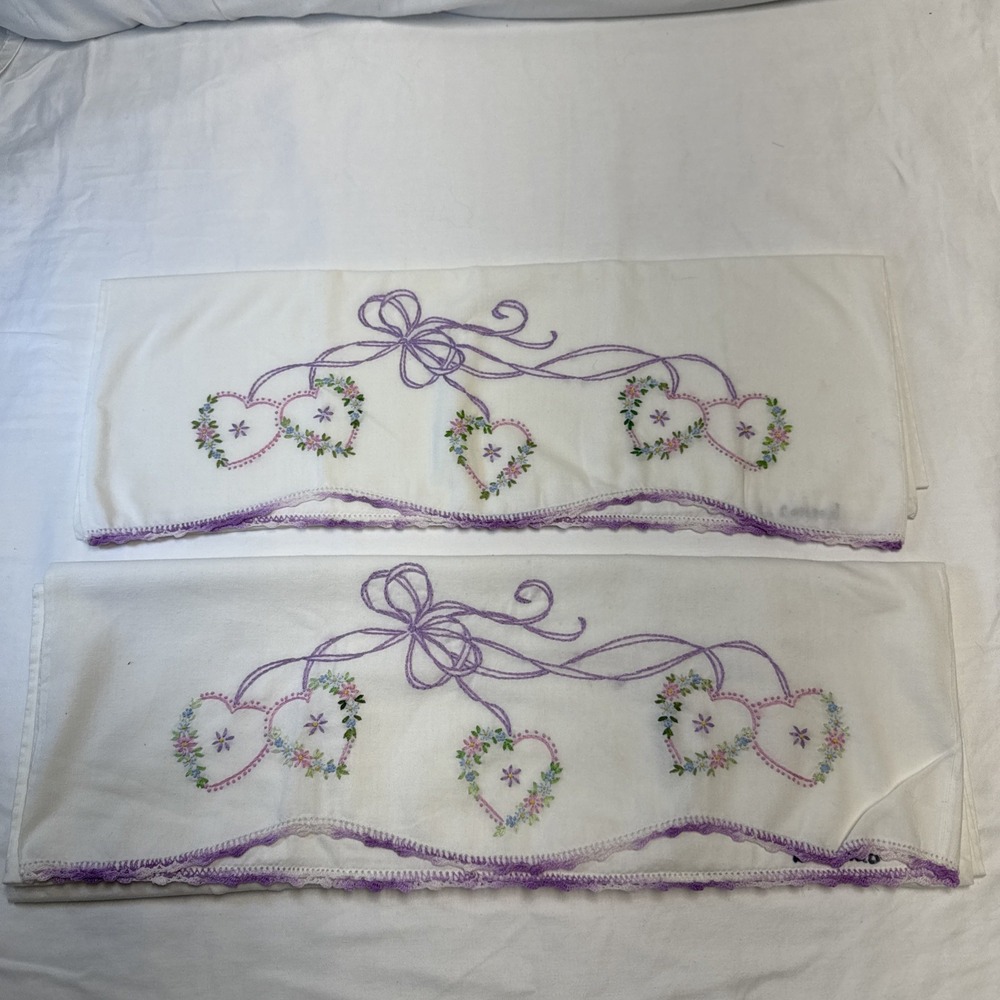 2 Pcs Vintage Embroidered Pillowcases Hearts w/ Purple Crochet Hem 28" x 20"